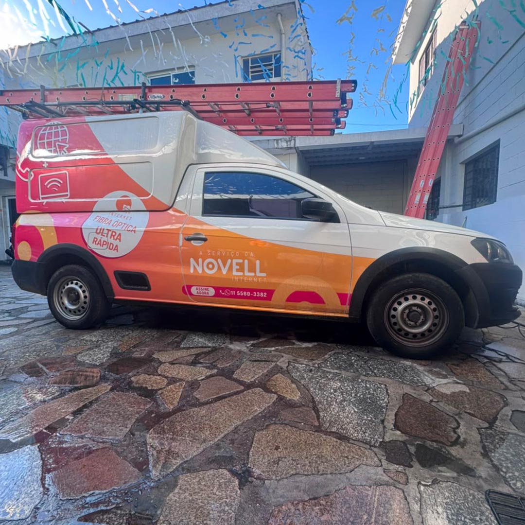Veículo da frota Novell Internet usado no atendimento técnico local